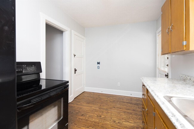 1220 Hammond Ave