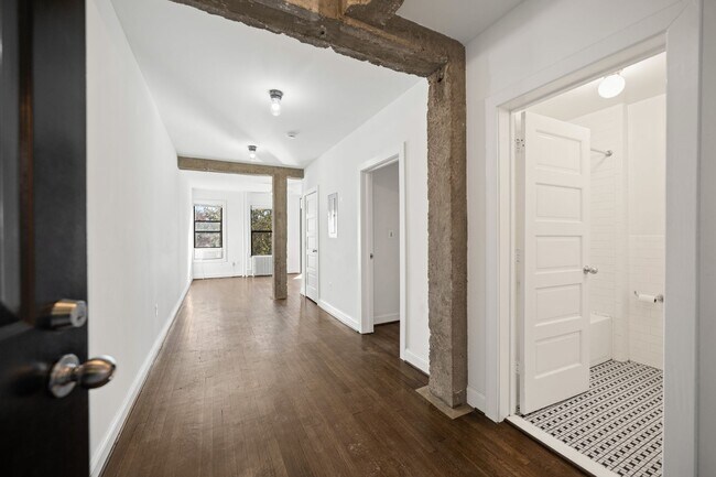 Photo - Now Leasing at The Sheldon Unidad 1443-002