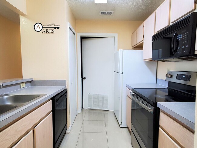 Photo - FOR RENT 2 BED 2 BATH CONDOMINIUM. AVAILABLE 1/10/2026.