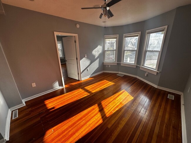 Photo - 215 E Cherry St