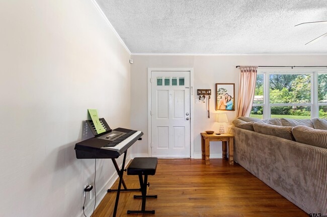 Photo - 1126 Skyline St