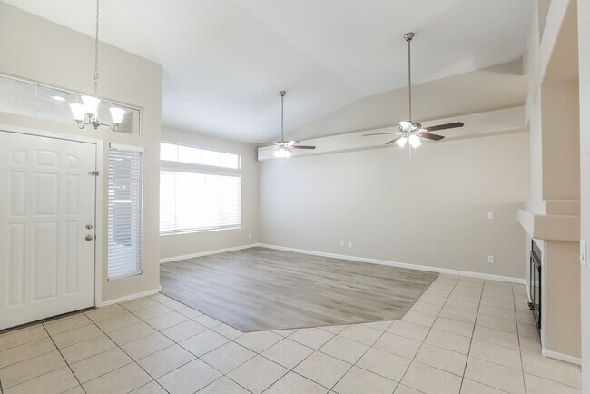 Photo - 1563 E Scott Ave