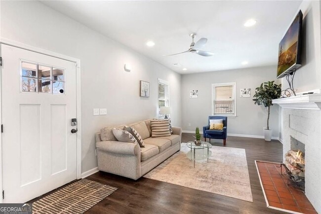 Photo - 1585 Archer St SW