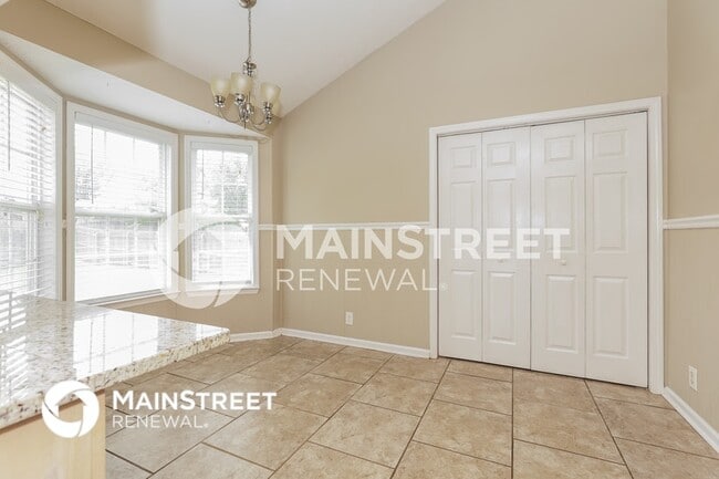 Photo - 728 Stone Hedge Dr