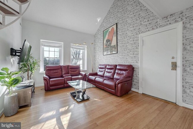 Building Photo - 2950 S Columbus St Unit C2 Rental