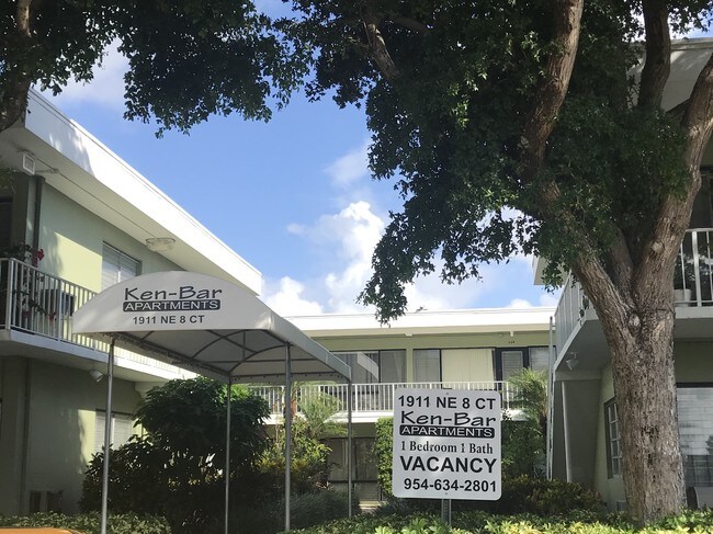 Photo - 1911 NE 8th Ct Unidad 127