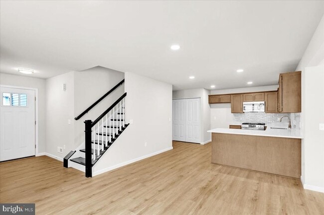 Building Photo - 2450 Jefferson Ave Rental