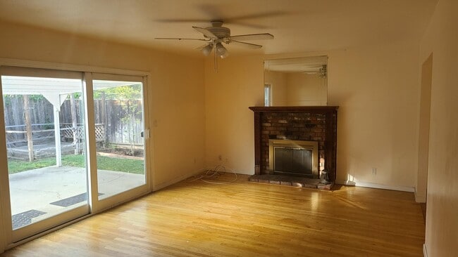 Photo - 5523 Mary Jo Way