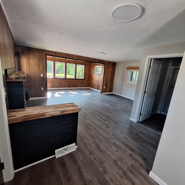 Photo - 5662 Park St