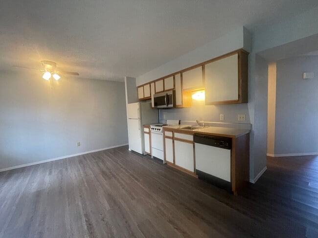 Photo - Nice 1 Bedroom 1 Bath Unfurnished Condo Renovated Unit 3