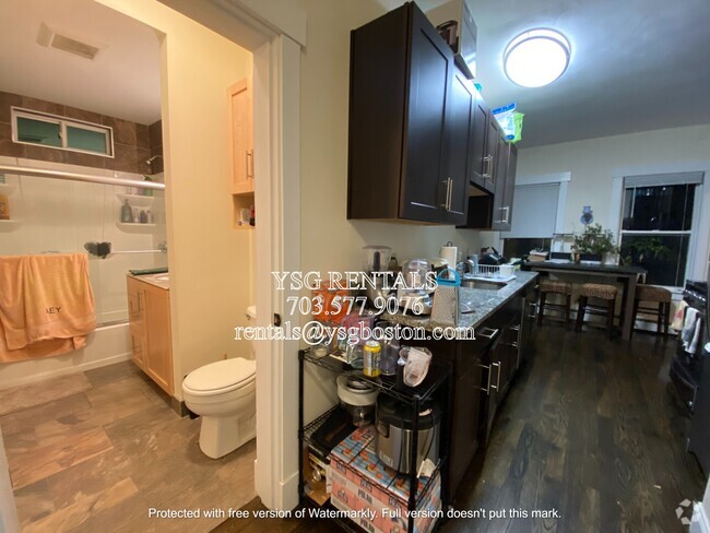 Building Photo - 4 Romar Ter Unit 2 Rental