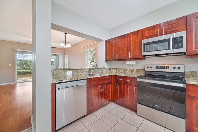Photo - Move-In Ready! 2 BED/2.5 BATH END UNIT in Cypress Landing!