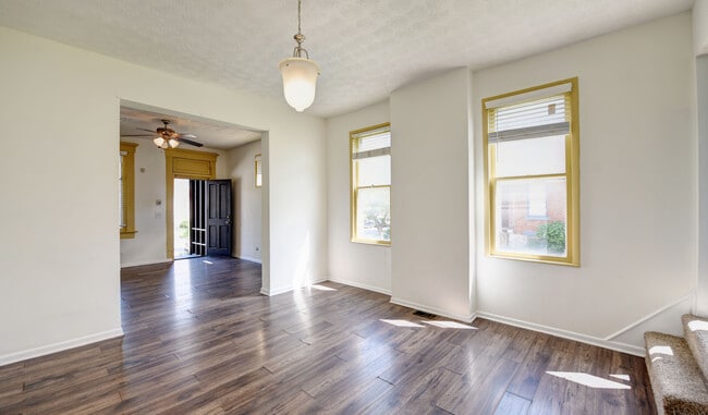 Photo - 685-685 S Champion Ave Unit 685