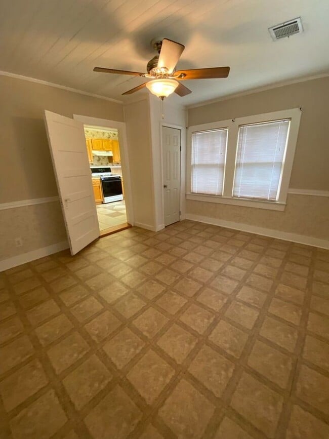 Photo - 313 St Thomas St