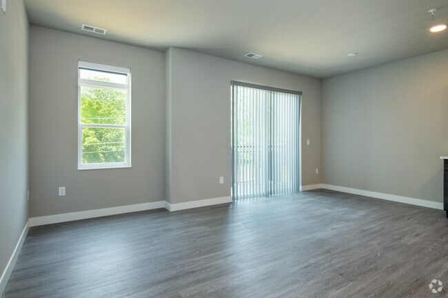 2BR, 1BA - 774SF - Beaverbrook Apartments