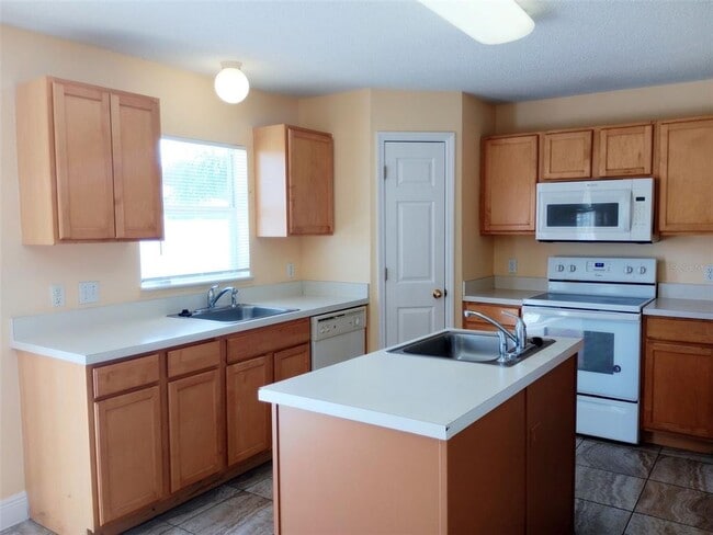 Photo - 10262 Laxton St