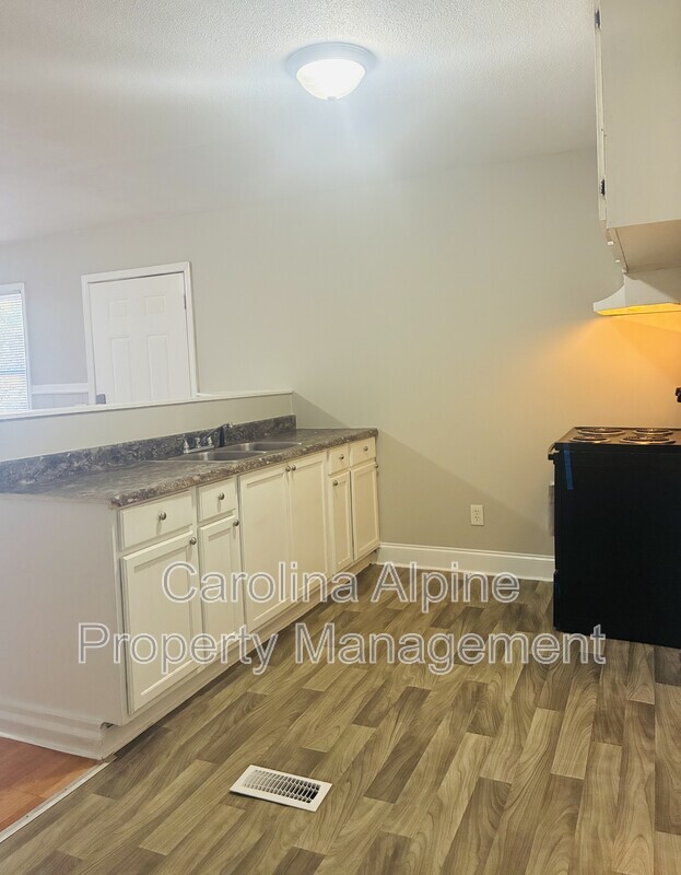 Photo - 807 Shaver St