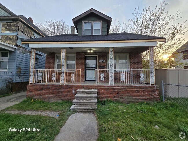 Building Photo - Renovated 3-Bedroom Home – We Welcome Sect...