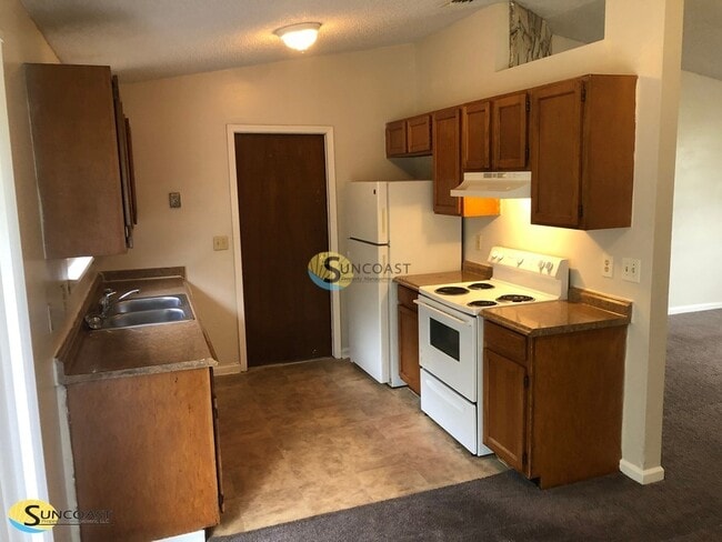 Photo - 2409 Justin Rd E