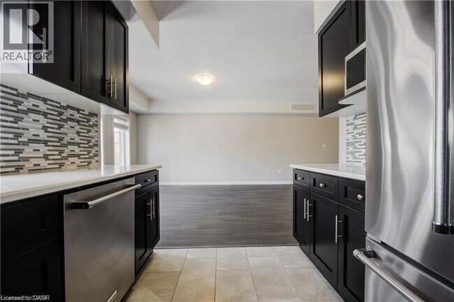 Photo - 70 Willowrun Dr