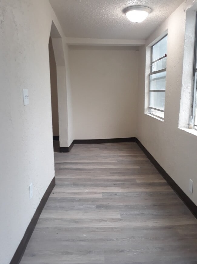 Photo - 350 Maple St