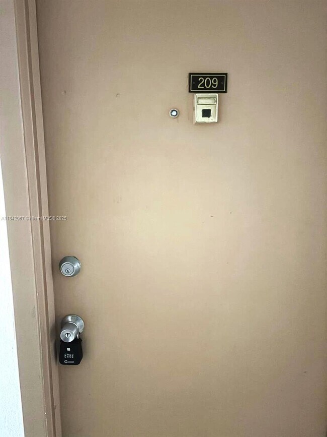 Photo - 16801 NE 14th Ave Unit 209