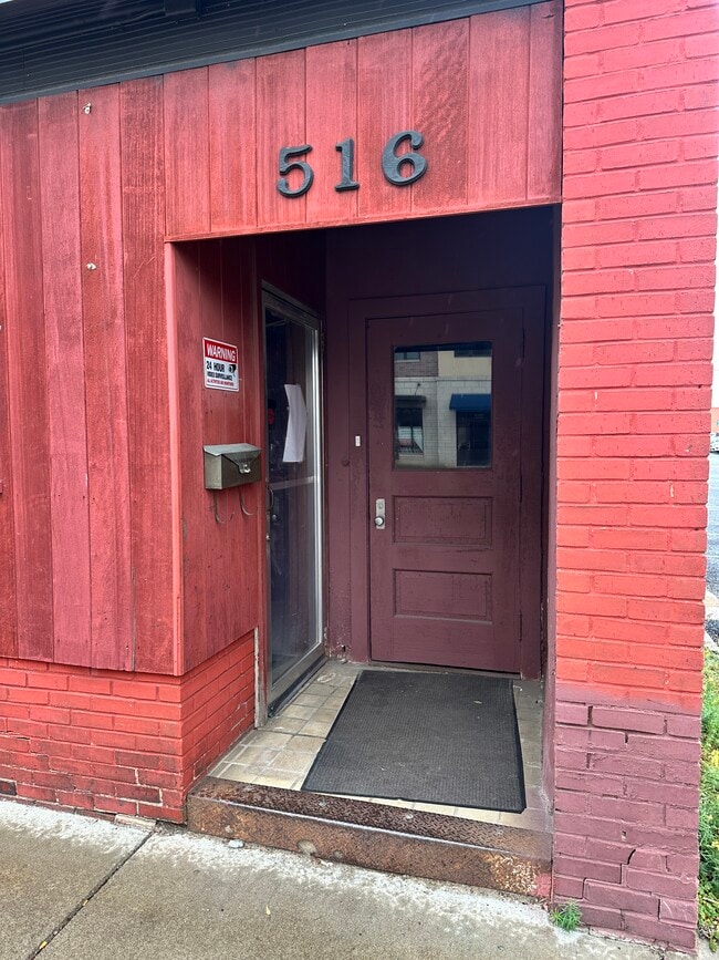 Photo - 516 Broadway St S