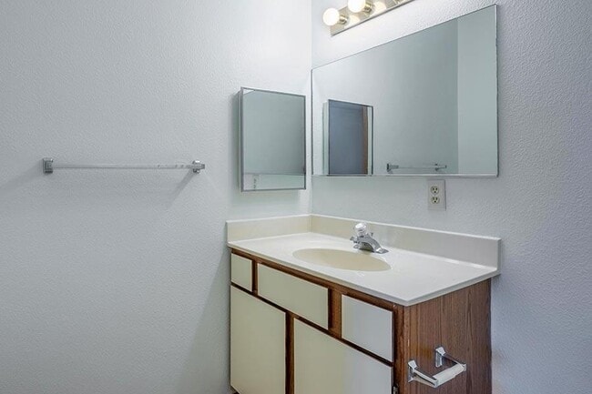 WOODSIDE VILLAGE APARTMENTS