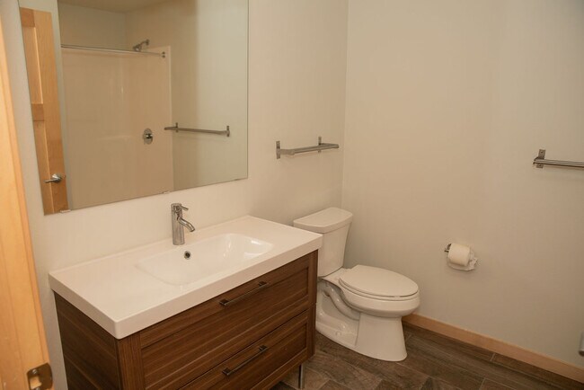 Photo - 3850 Sunnyside Dr W Unit 207