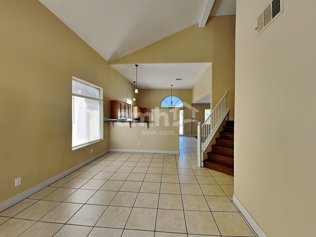 203 Mariposa Way