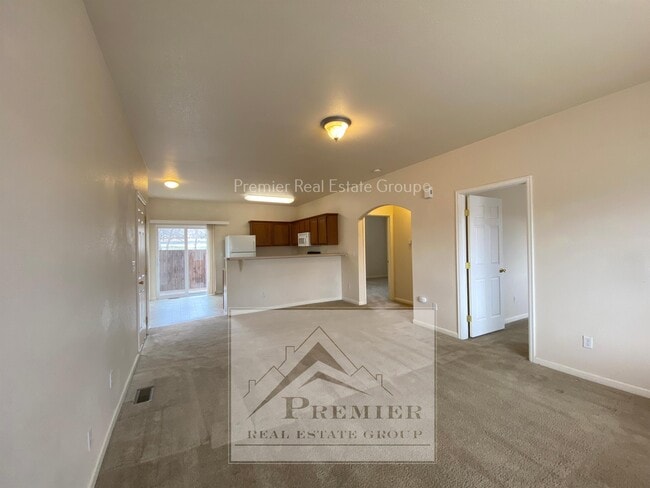 Photo - 9385 Trailside View