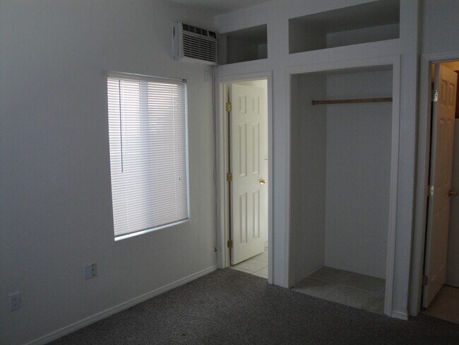 Photo - 3006 1/2 Van Buren Pl Unit Upstairs