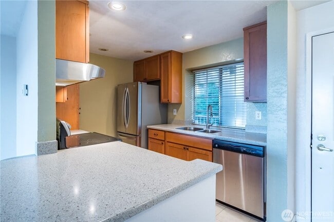 Photo - Lake Sammamish View Condo For Lease Unit 204