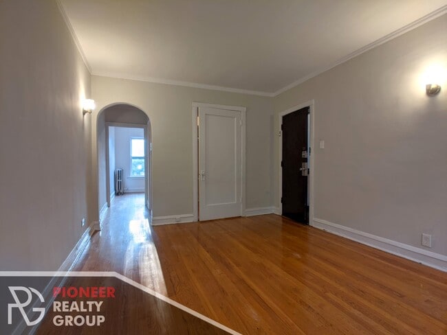 Photo - 2122 W Ainslie St