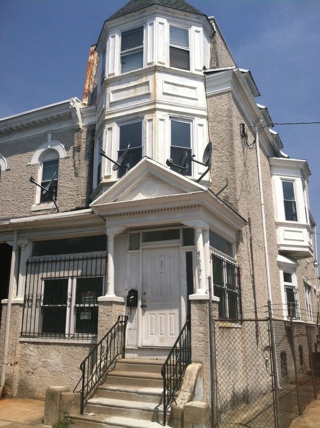 Photo - 5617 W Girard Ave Unit 1