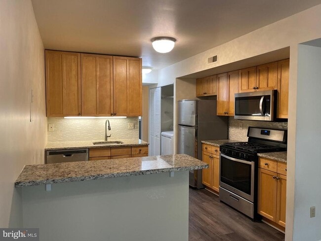 Building Photo - 2044 Royal Fern Ct Unit 19/2A