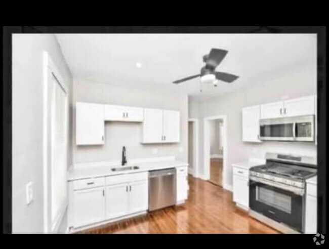 Building Photo - 93 Brent St Rental