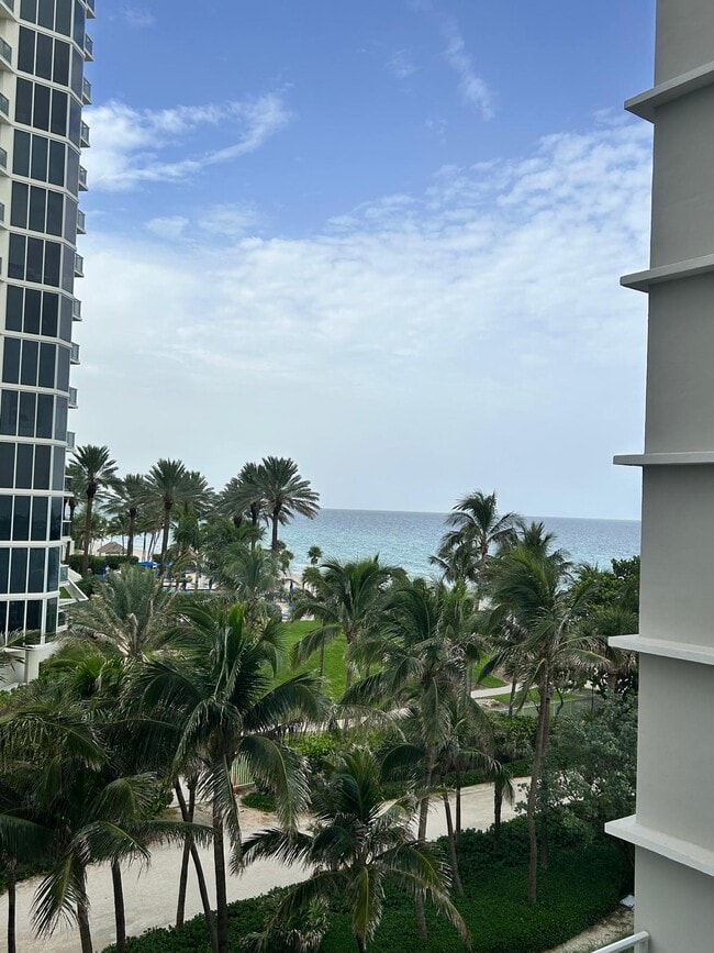 Photo - 19201 Collins Ave Unidad 206