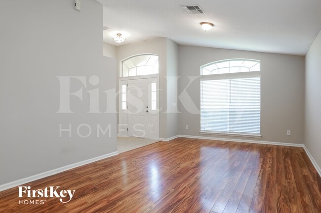 Photo - 1460 Greenway Pl