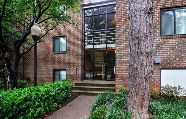 Building Photo - 1422 Northgate Sq Unit #22B Rental