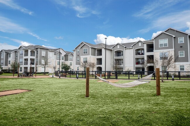 The Henry At Liberty Hills Apartments