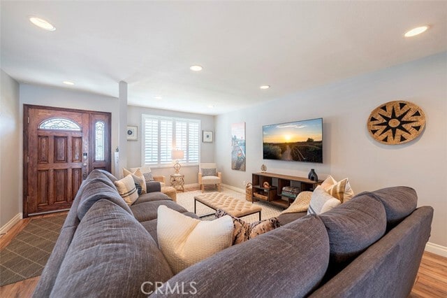 Photo - 18417 Glenburn Ave