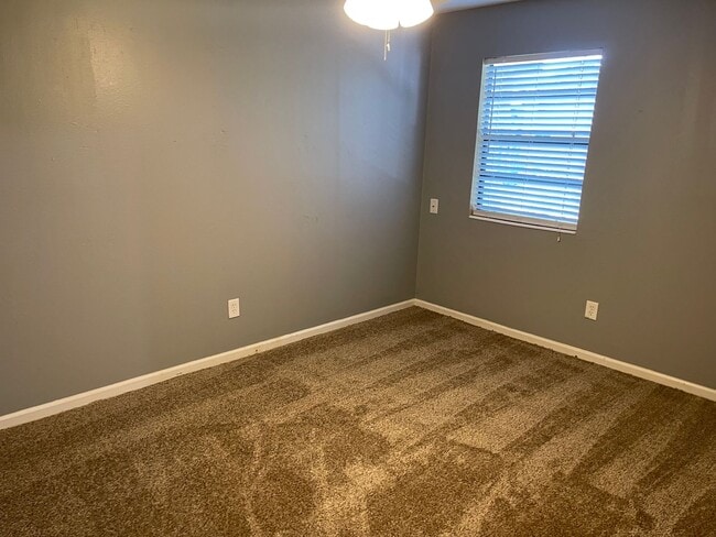 Building Photo - BOTANY TOWNHOMES Unit 1413 E