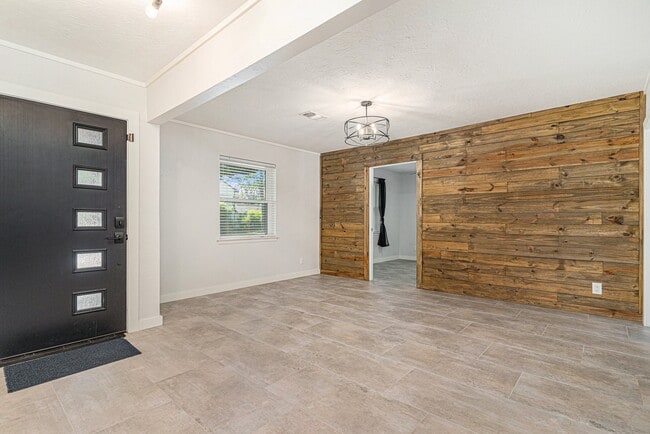 Photo - 1602 Loch Lake Dr