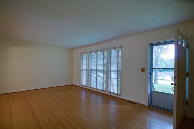 Photo - West Meade Single Family Home Close to Nashville West Shopping Center