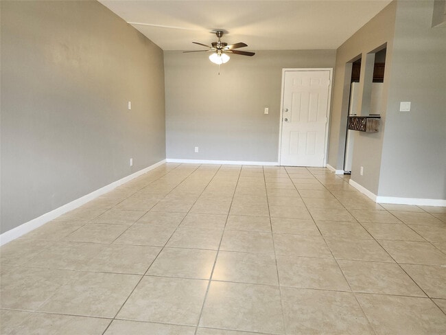 Photo - 475 St Unit 117