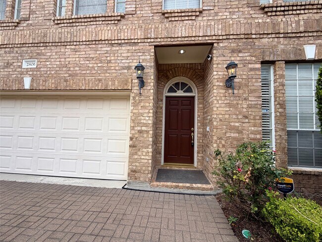 Photo - 2806 Briarhurst Park