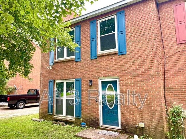 Photo - 696 Redland Dr House
