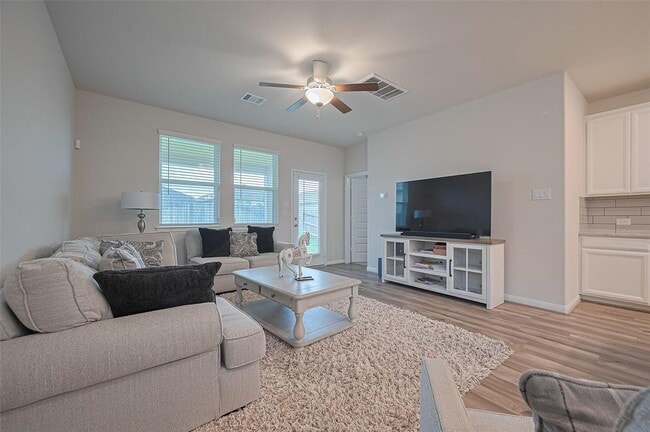 Photo - 7076 Silverleaf Oak St House