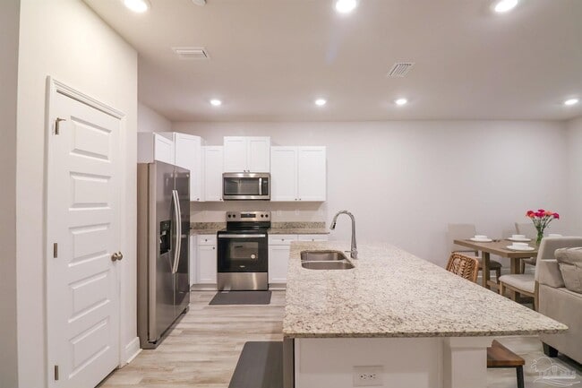 Building Photo - 7174 Village Ln